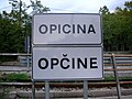 Cartello bilingue all'ingresso di Opicina
