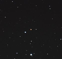 U Orionis i mitten av fotografiet, med ungefär +12 i visuell magnitud, den 5 februari 2017.
