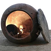 Enterramiento en tinaja de la segunda fase de El Argar