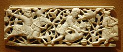 Caçadors persegueixen i atrapen un animal mentre uns ocells volen, s. XI-XII, Louvre.