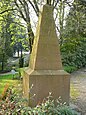 Gedenkstein für die 30 Opfer auf dem Friedhof Schorfer Straße in Wuppertal