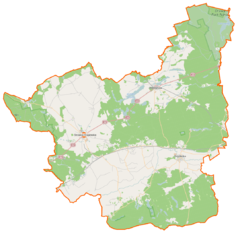 Mapa konturowa powiatu strzelecko-drezdeneckiego, blisko centrum na prawo u góry znajduje się punkt z opisem „Muzeum Oflagu II C Woldenberg”