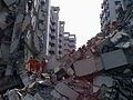 大里「金巴黎」社區大樓倒塌