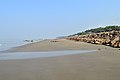 বাংলা: পতেঙ্গা সমুদ্র সৈকত English: Side view of Patenga sea beach