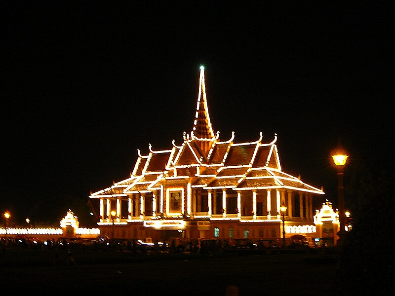 File:Phnom Penh Royal Palace by Night.JPG