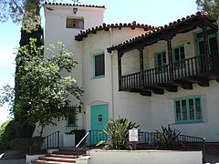 La Loma de los Vientos di William S. Hart, una casa di 22 stanze posta su una collina a Newhall, California, disegnata dall'architetto Arthur R. Kelly e costruita tra il 1924 ed il 1928