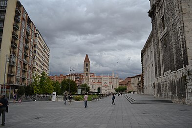 Plaza de Portugalete tras su remodelación de 2007-2008, cuando se construyó un aparcamiento subterráneo.