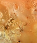 Fluxos de lava ricos em enxofre irradiando do vulcão Ra Patera em Io
