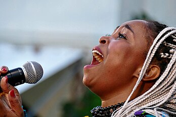 Nomfusi Gotyana, conhecida pelo monônimo Nomfusi, é uma cantora e compositora sul-africana do gênero musical afro-soul. Foi indicada duas vezes para o South African Music Awards (SAMA), indicada para o Metro FM Award e já se apresentou em várias turnês locais e internacionais. Em 2013, foi escolhida para interpretar Miriam Makeba no filme sobre Nelson Mandela Mandela: Longo Caminho para a Liberdade de Justin Chadwick (2014). (definição 5 472 × 3 648)
