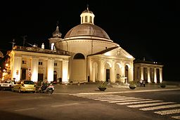 Kyrkan Collegiata di Santa Maria Assunta.