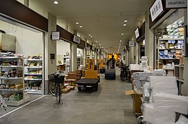 同左、4階の関連物販店舗（2018年10月15日撮影）