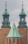 Vista de los campanarios y la cúpula.