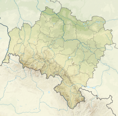 Mapa konturowa województwa dolnośląskiego, blisko centrum na dole znajduje się punkt z opisem „źródło”, powyżej na lewo znajduje się również punkt z opisem „ujście”