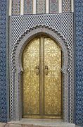Աւանդական զարդանախշերով դուռ