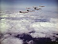 Od roku 1972 byla americká účast omezena na leteckou podporu, stroje F-4N Phantom II a Vought A-7 Corsair II (zadní trojice)