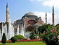 Image 12伊斯坦布尔的圣索菲亚于6世纪为拜占庭帝国所建，原为教堂，后为清真寺、博物馆，现重为清真寺（摘自土耳其）