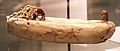 副葬品。小舟と二人の人物。上エジプトのゲベレイン。おそらくナカダ2期の紀元前3400年から紀元前3200年。粘土で覆われた葦、長さ46cm。