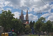 Zagrebačka katedrala nakon potresa i "amputacije" druge oštećene špice.