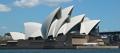 Operahuset i Sydney er eit kjent landemerke og operahus.