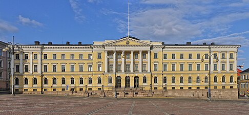 Edificio del Senado de Finlandia (1818-1822) en Helsinki, construido según diseño de Carl Ludvig Engel