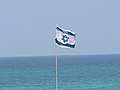 挂在海滩的以色列国旗