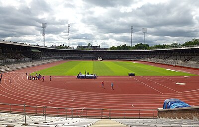 Stockholms stadion, dagens utseende, vy mot norr (vänster) och vy mot söder.
