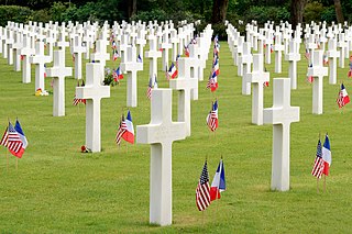 Đài Tưởng niệm và Nghĩa trang Liệt sĩ Mỹ tại Normandie, nhìn ra Bãi Omaha.