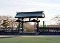 La porta più meridionale del Taiseki-ji, il cancello nero (Kuromon), che delimita i recinti del Tempio Principale in direzione della città di Fujinomiya.