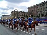 Beriden högvaktspluton på väg från Stockholms slott till kavallerikasernen, 2005.