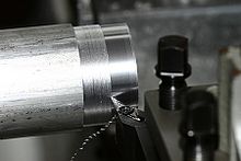 Drehen eines Aluminiumbauteils, ein häufiges Fertigungsverfahren im Maschinenbau