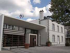 The town hall in Semoy