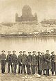 Čs. námořníci v dnešním Štúrovu, v pozadí maďarská Ostřihom