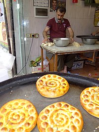 کلوچه‌پزی سنتی در پونل