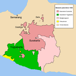 Wilayah Kesunanan Surakarta sejak tahun 1830 (warna merah tua); termasuk berbagai daerah enklavenya serta wilayah Kadipaten Mangkunegaran (warna merah muda), yang merupakan wilayah vasal dari Kesunanan Surakarta.[2][3]