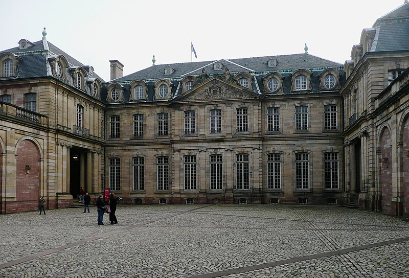 File:Strasbourg, Rohan Palace, main courtyard.jpg