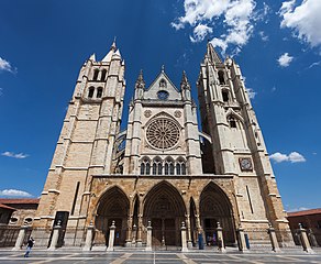 Fachada oeste de la catedral
