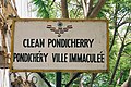 Placa em Pondicheri em inglês e em francês