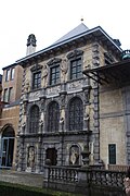 Статуи в стенных нишах первого этажа собственного дома Рубенса в Антверпене.