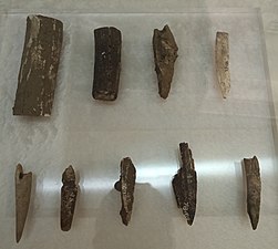 角矛、角棒，旧石器时代晚期塘子沟遗址，现藏于保山市博物馆