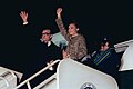 فرح پهلوی، محمدرضا پهلوی را در یکی از سفرهای خارجی‌اش همراهی می‌کند