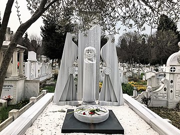 Հրանտ Դինքի դամբարանը Բալիքլի Ստամբուլ հայկական գերեզմանատանը