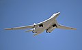 מטוס טופולב Tu-160, מפציץ אסטרטגי כבד, על קולי, בעל גאומטריית כנף משתנה.