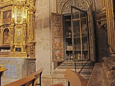 Armario del siglo XVII donde se guardan las reliquias de la catedral