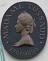 Pamätná tabuľa Madame Tussaudovej v múzeu voskových figurín, ktorý založila v Londýne