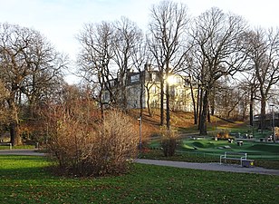 "Kullskolan" på slottets tidigare engelska park (2018).