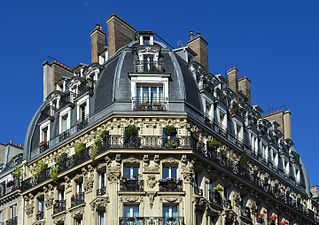 Détail de la façade et toiture de l'immeuble sis au 72 rue de Rennes - Paris