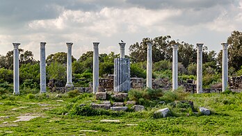 Colunas dos banhos termais em Salamina, Chipre do Norte (definição 5 242 × 2 949)