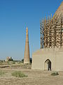 Kutluk Timurjev minaret in eden od mavzolejev v restavriranju