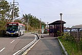 「巻潟東インター駐車場」バス停に停車する新潟交通観光バスの路線バス（2020年4月）