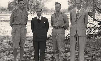 Після підписання перемир'я у Кассіблі 3 вересня 1943 року Зліва направо: Кеннет Стронг, Кастеллано, Вальтер Беделл Сміт та Франко Монтанарі.